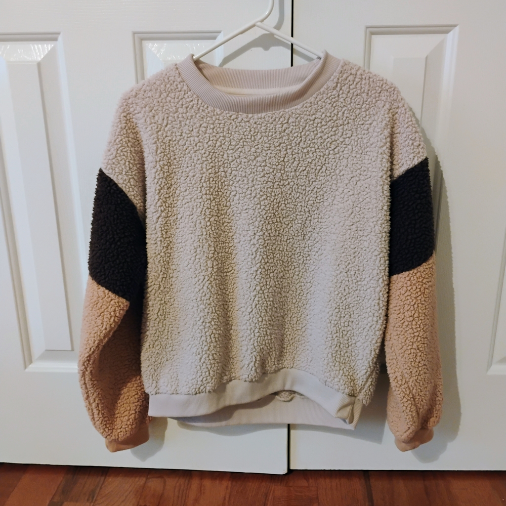 American Eagle Outfitters Cream and Tan Sherpa Sweater